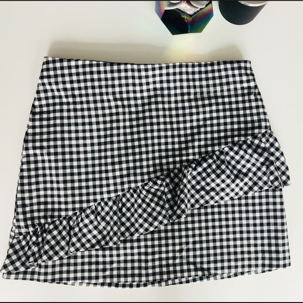 Fashion Nova Black and white checkered mini skirt